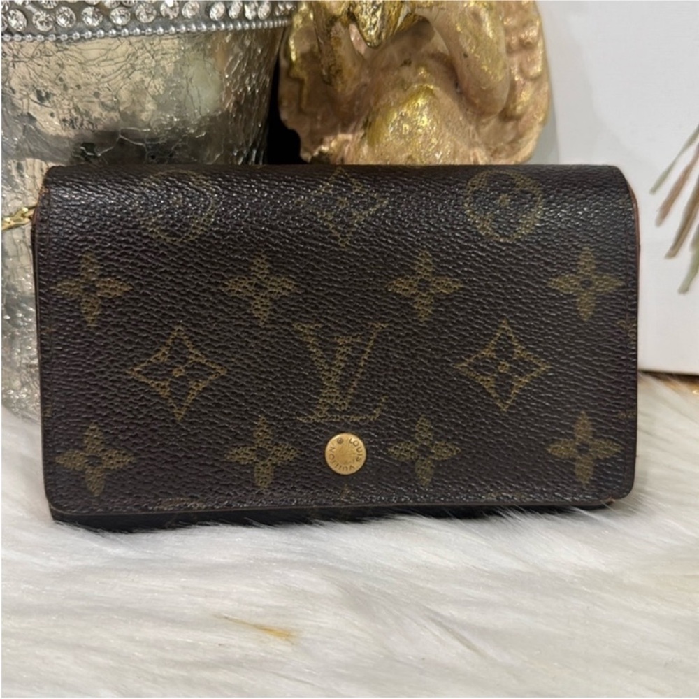 Louis Vuitton Brown Monogram Wallet Timeless Luxury - Picture 3 of 16
